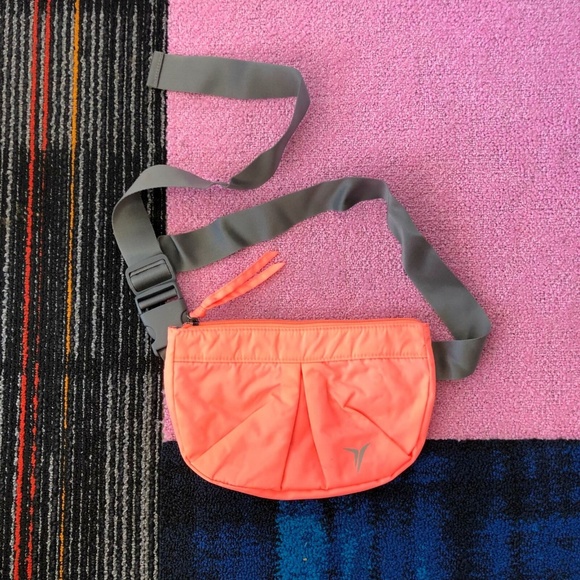 old navy fanny pack